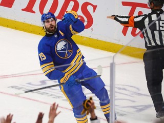  Alex Tuch