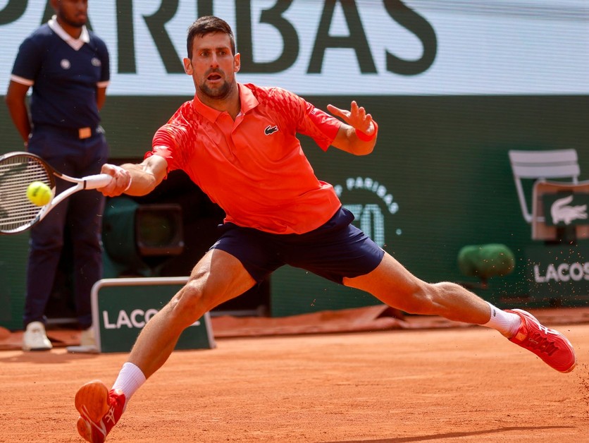 Novak Djokovič počas semifinále Roland Garros 2023.
