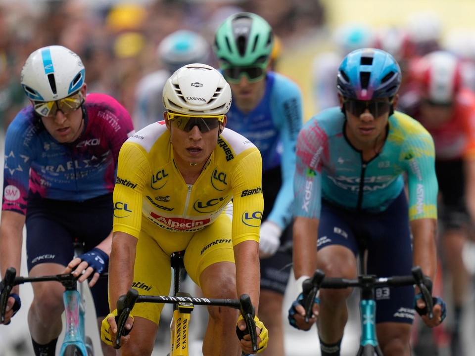 Cyklisti na Tour de France 2025. 