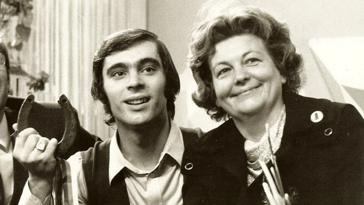 Ondrej Nepela s podkovou pre šťastie a trénerka Hilda Múdra.