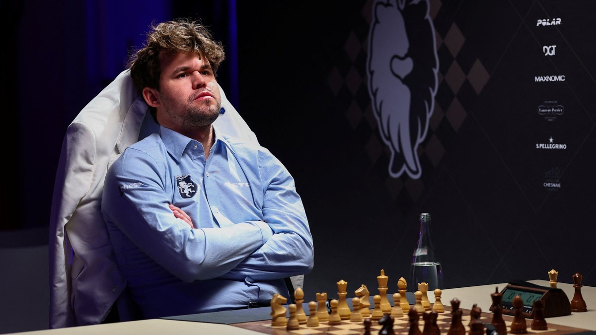 VIDEO: Šachový veľmajster Carlsen neuniesol prehru. Stratil nervy a silno udrel do stola