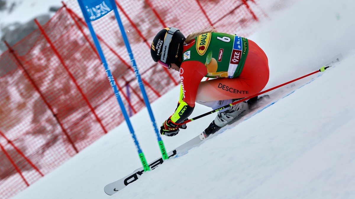 Lara Gutová-Behramiová. 