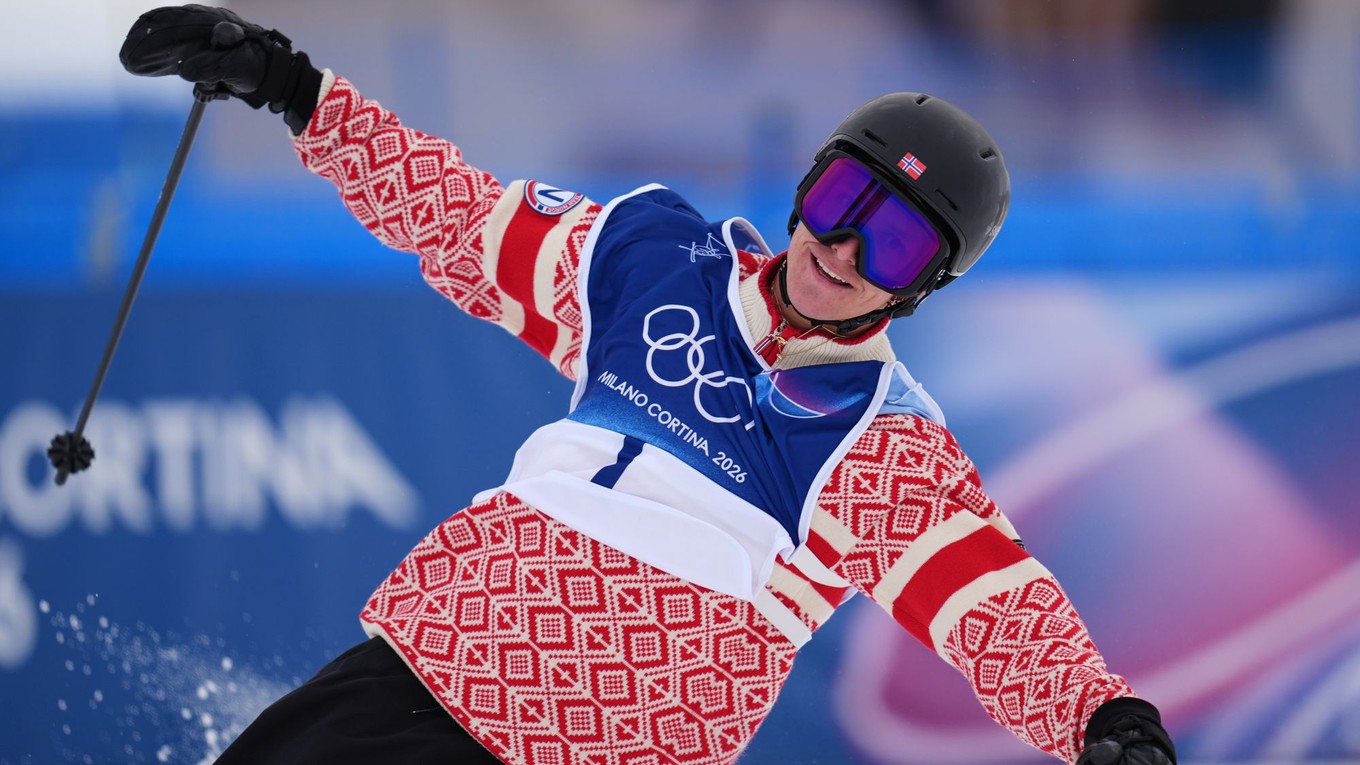 Nór Birk Ruud oslavuje víťazstvo.