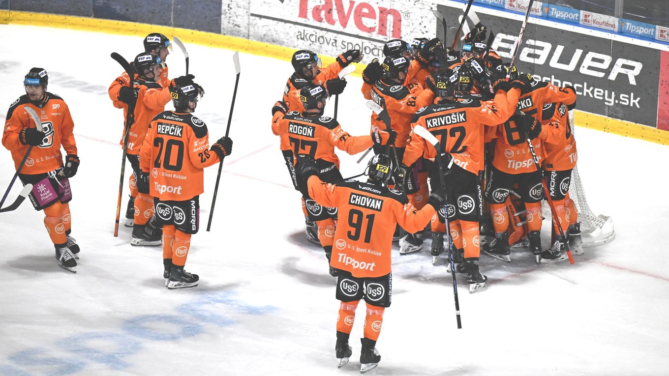 Na snímke radosť hráčov Košíc po postupe do semifinále play-off Tipsport ligy.