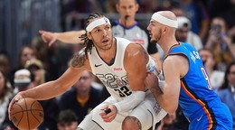 Aaron Gordon a Alex Caruso.