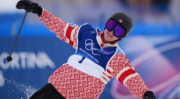 Nór Birk Ruud oslavuje víťazstvo.