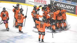 Na snímke radosť hráčov Košíc po postupe do semifinále play-off Tipsport ligy. 