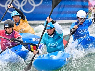 Zľava Monica Doria Villarublová z Andory, Haruka Okazakiová z Japonska, Slovenka Eliška Mintálová a Li Š'-tching z Číny.