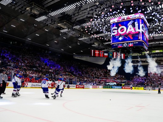Slovenskí hokejisti sa tešia po strelenom góle v zápase Slovensko - Poľsko v skupine B na MS v hokeji 2024.