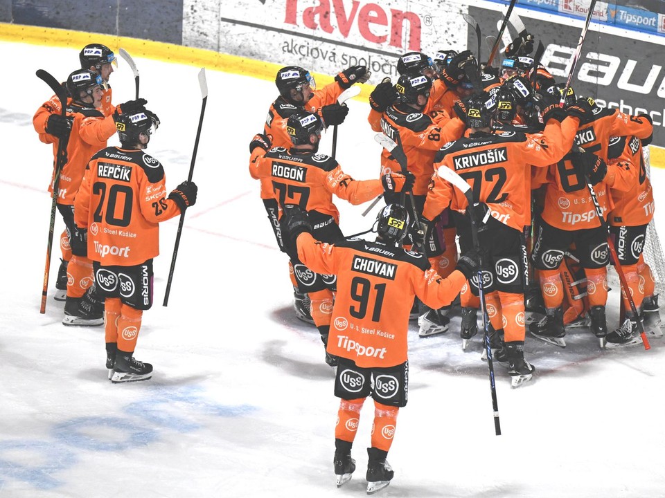 Na snímke radosť hráčov Košíc po postupe do semifinále play-off Tipsport ligy. 