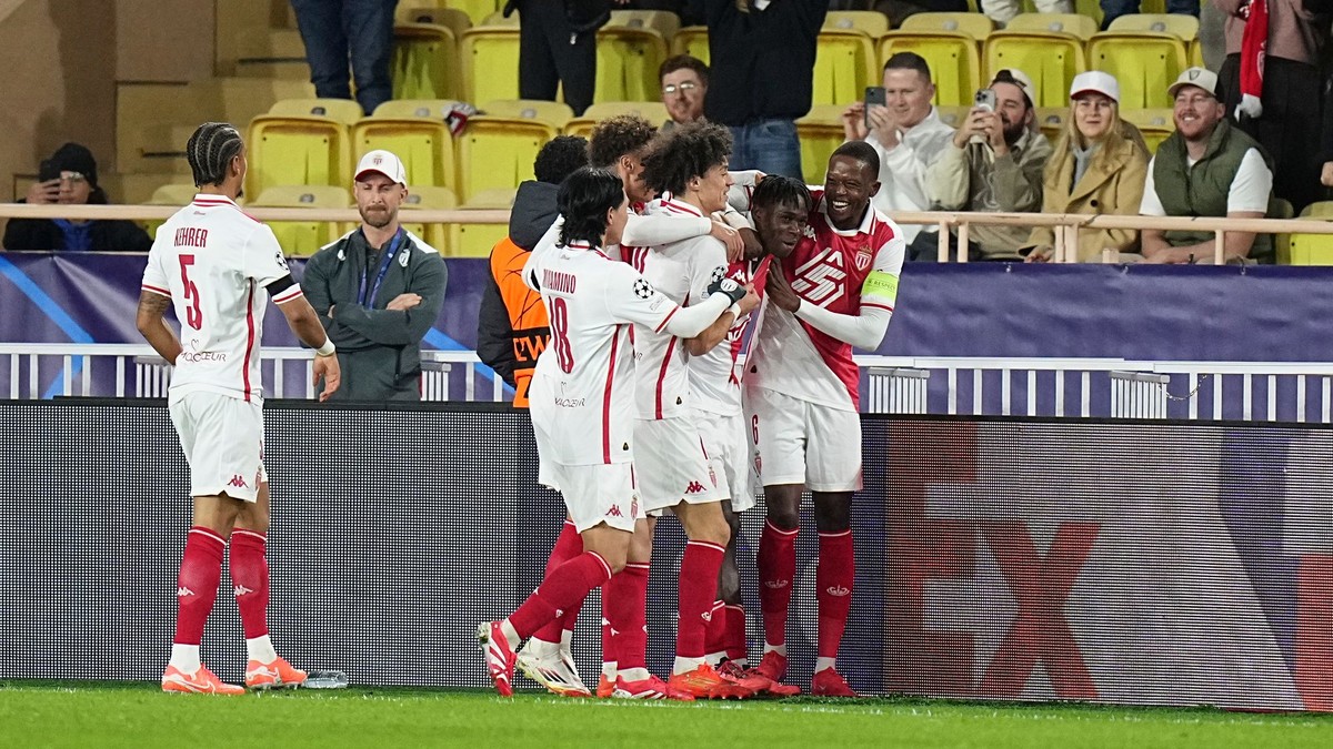 Futbalisti AS Monaco po strelení gólu.