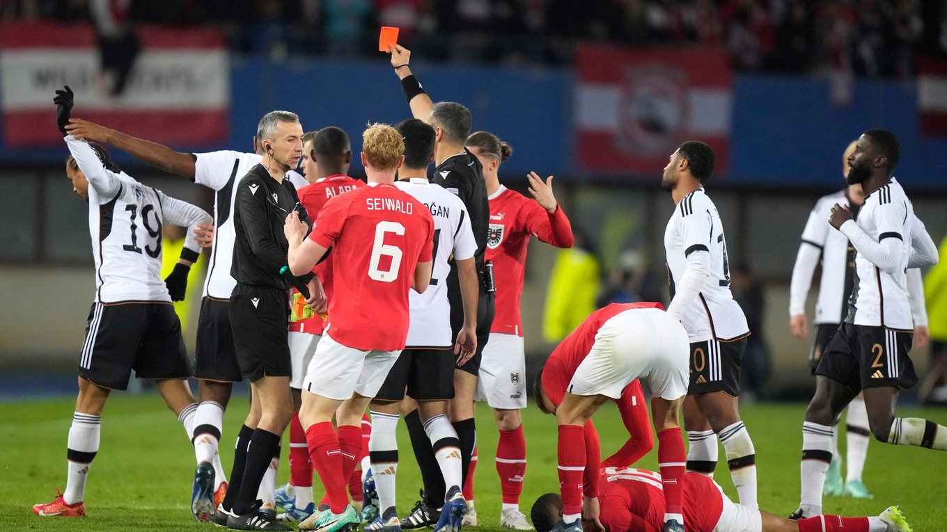 Leroy Sane dostal červenú kartu v zápase Rakúsko - Nemecko