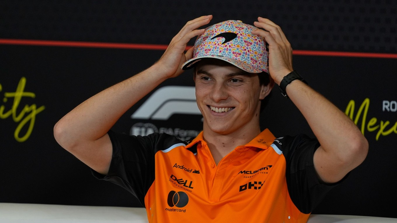 Oscar Piastri počas tlačovej konferencie na VC Mexika 2025.