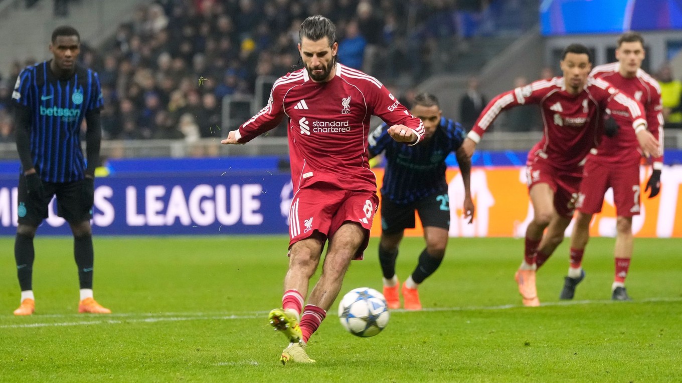 Dominik Szoboszlai strieľa gól z penalty