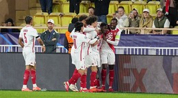 Futbalisti AS Monaco po strelení gólu.