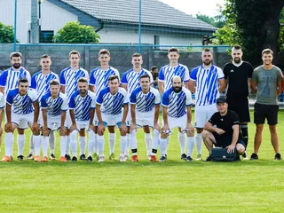 Futbalisti FK TJ Lokomotíva Kozárovce.