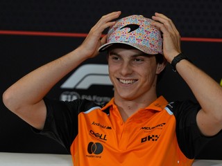 Oscar Piastri počas tlačovej konferencie na VC Mexika 2025.