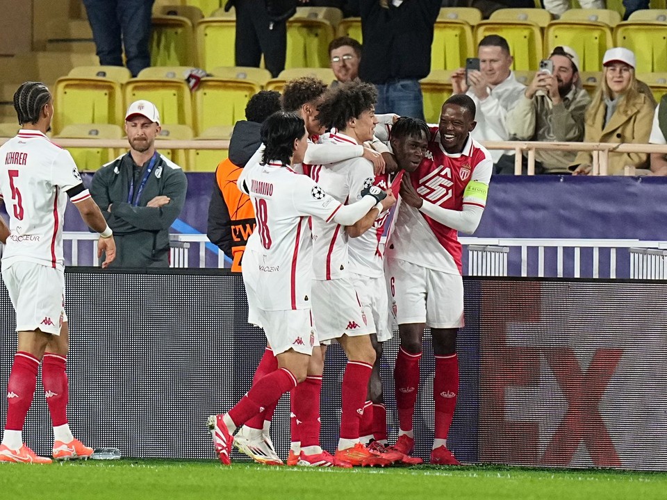Futbalisti AS Monaco po strelení gólu.