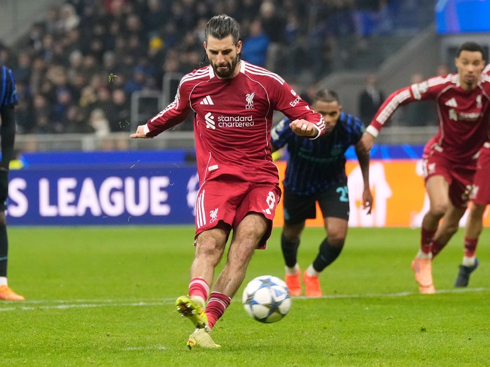 Dominik Szoboszlai strieľa gól z penalty