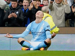 Erling Haaland oslavuje gól proti Manchestru United v 4. kole Premier League.