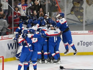 Radosť hráčov Slovenska po postupe do finále MS v hokeji U18 2026.