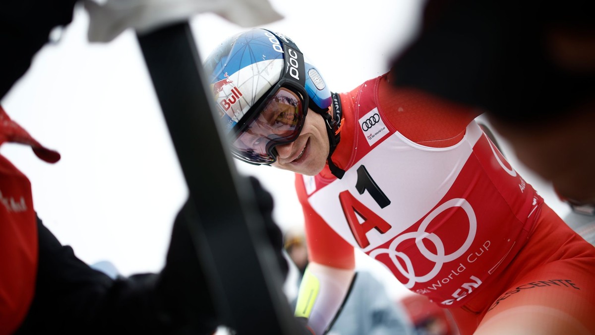 Žampa sa posunul po prvom kole. Úvodný slalom ovládol fenomenálny Švajčiar