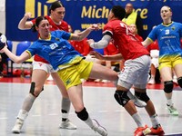 Patrícia Wollingerová (Michalovce) v streleckom pokuse v prvom zápase semifinále Európskeho pohára EHF MŠK Iuventa Michalovce - Valur Reykjavík.