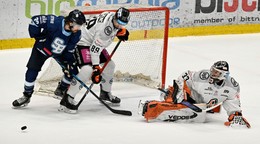 Na snímke zľava Liam Pecararo (Slovan), Jakub Ferenc a brankár Dominik Riečický (obaja Košice).