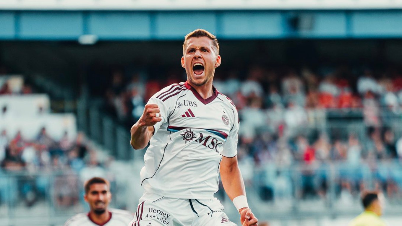 Samuel Mráz oslavuje gól.