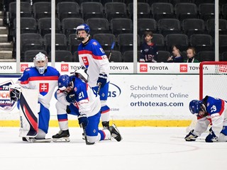 Slovenskí hokejisti po prehre v zápase Slovensko - USA v súboji o bronz na MS v hokeji do 18 rokov 2025.