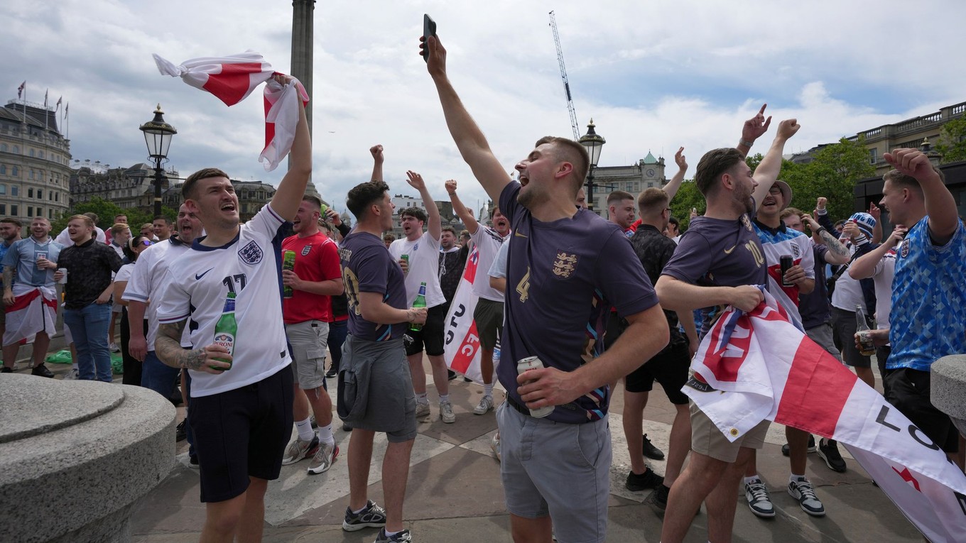 Fanúšikovia pred zápasom Španielsko - Anglicko vo finále EURO 2024.