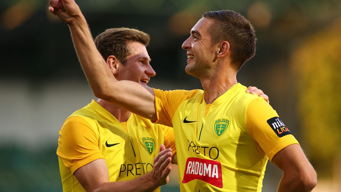 Patrik Iľko a Michal Faško (obidvaja Žilina) sa radujú z gólu.