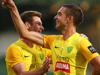 Patrik Iľko a Michal Faško (obidvaja Žilina) sa radujú z gólu.