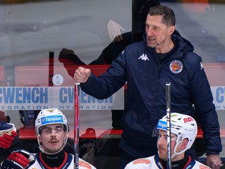 Na snímke hore tréner HKM Zvolen Antonín Stavjaňa.