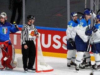 Radosť Kazachov v zápase Taliansko - Kazachstan na MS v hokeji 2021.