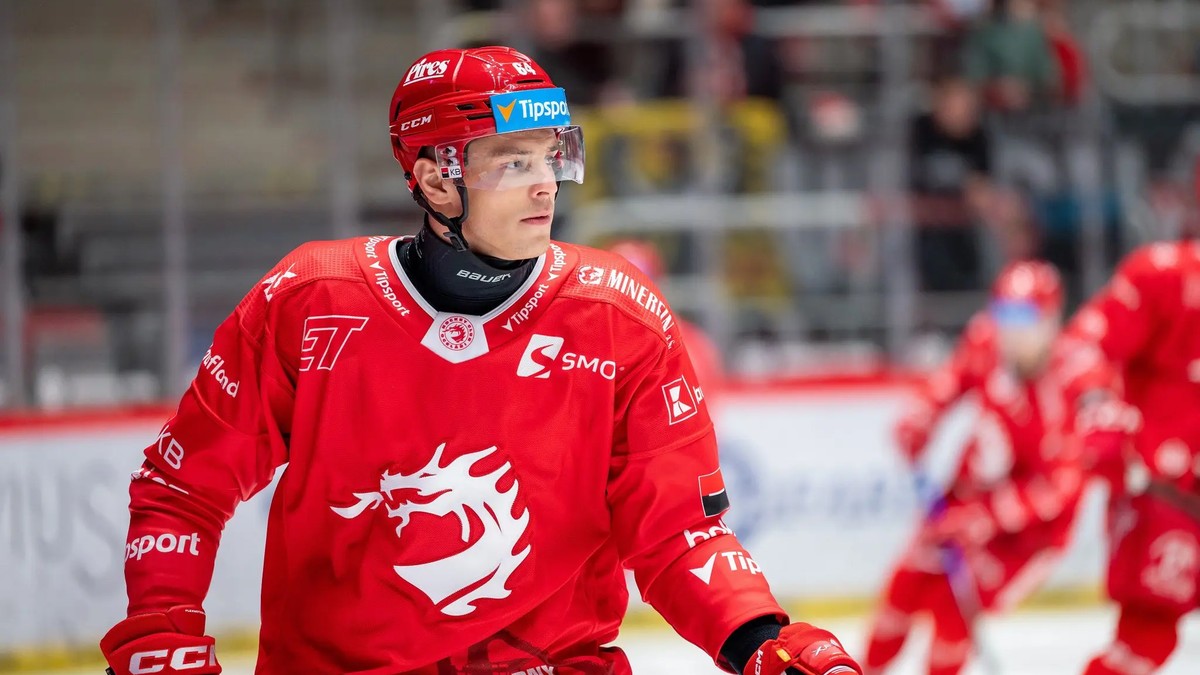 Slovenský obranca Patrik Koch v službách tímu HC Oceláři Třinec. 
