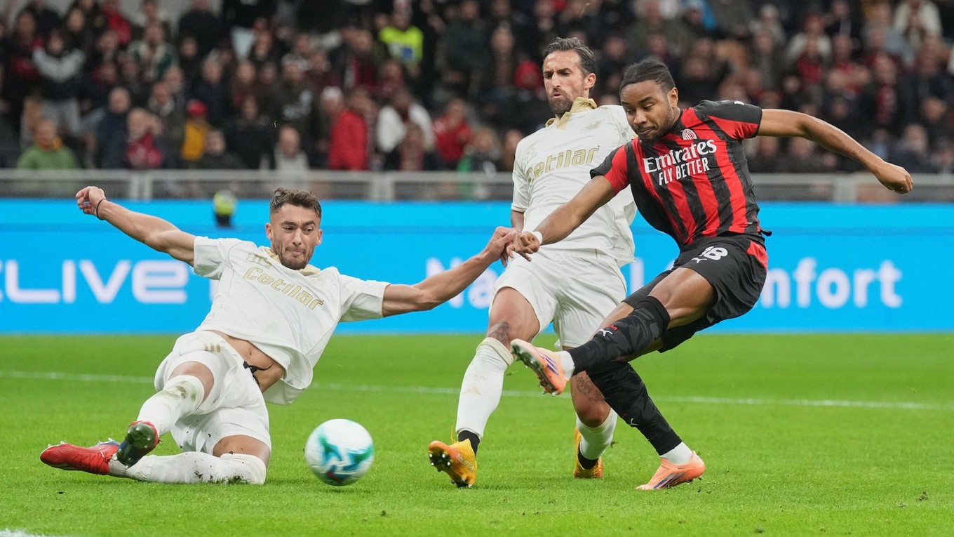 Momentka zo zápasu AC Miláno - Pisa 