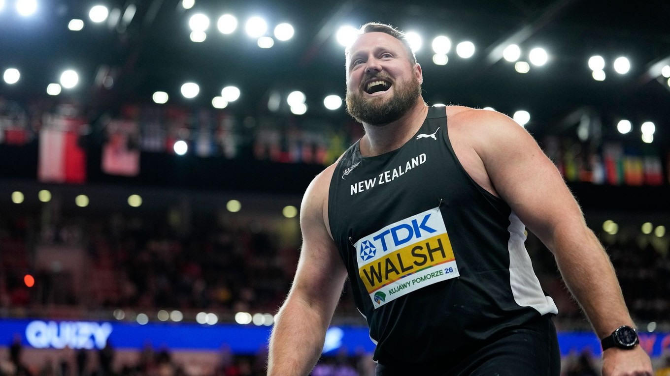 Tom Walsh oslavuje zlato.