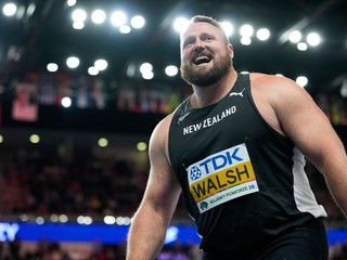 Tom Walsh oslavuje zlato.
