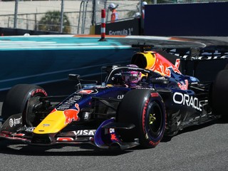 Holandský jazdec Max Verstappen z tímu RedBull počas kvalifikácie na Veľkú cenu Miami.