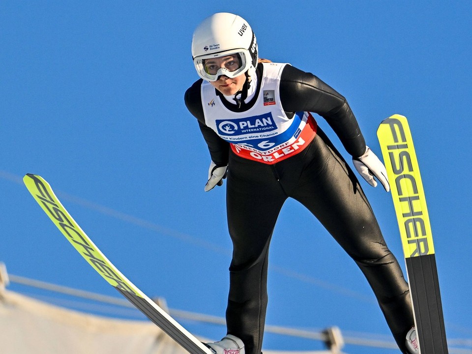 Slovenská reprezentantka v skokoch na lyžiach Kira Mária Kapustíková. 