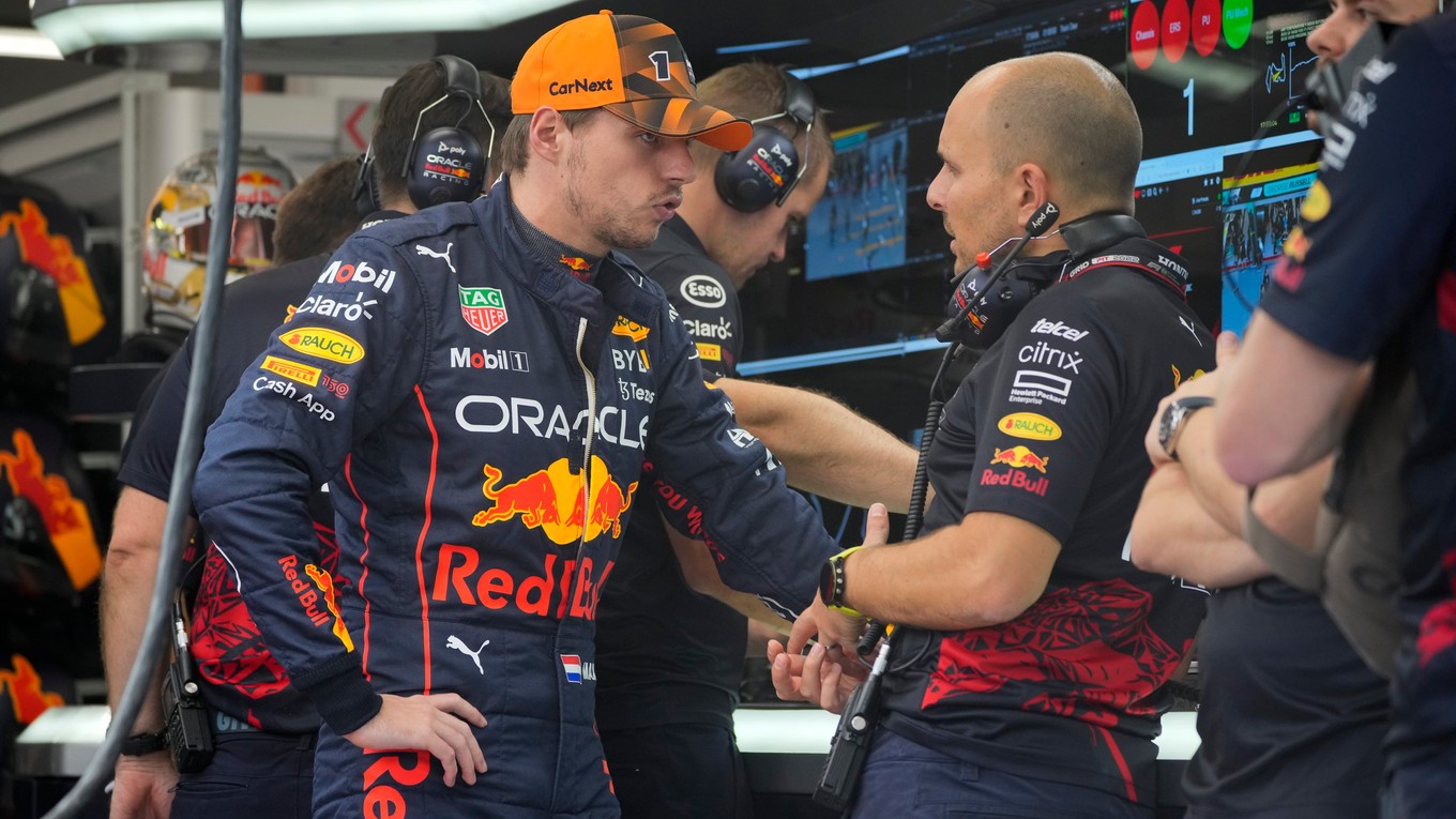 Holanďan Max Verstappen s tímom Red Bull. 