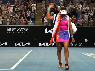 Naomi Osaková sa lúči ako obhajkyňa titulu s Australian Open už v prvom týždni.