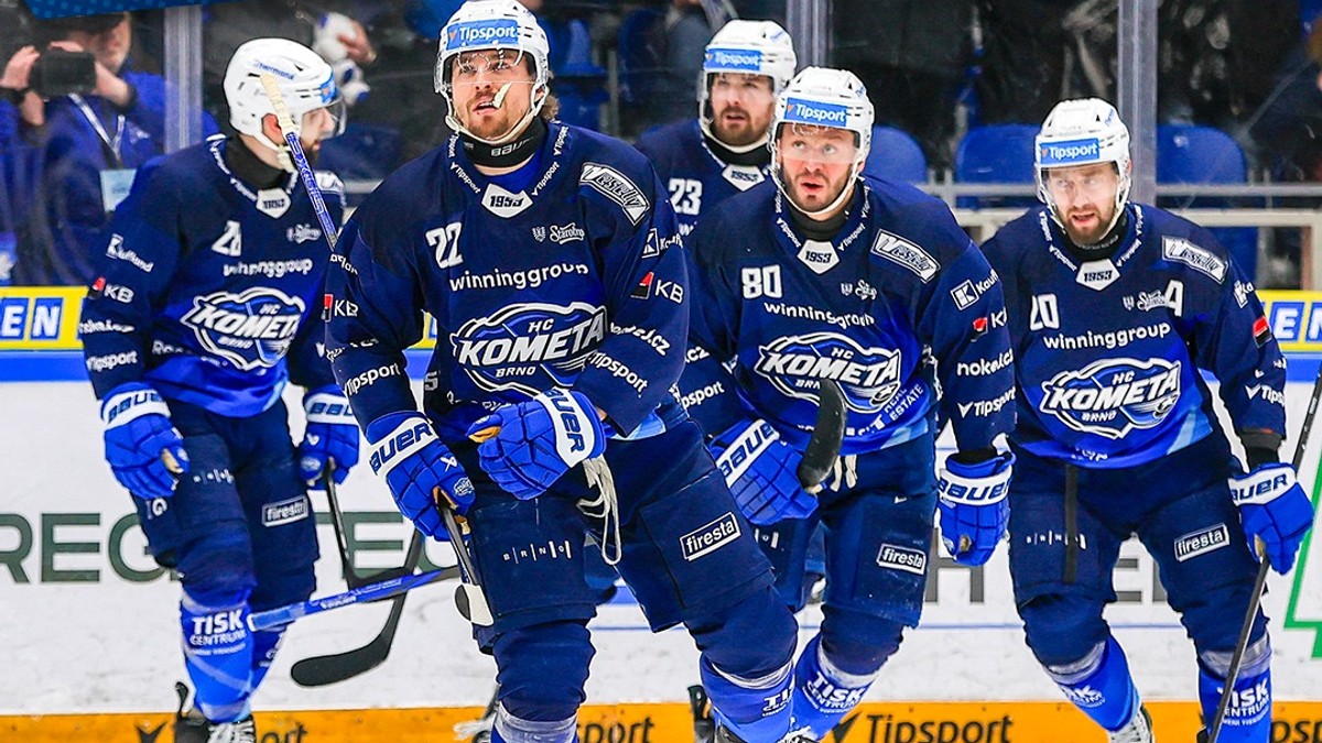 Kristián Pospíšil oslavuje gól za Kometu Brno.