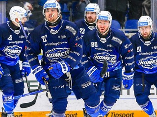 Kristián Pospíšil oslavuje gól za Kometu Brno.