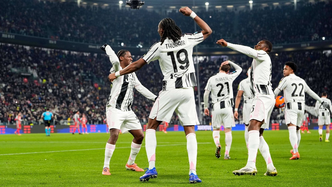 Hráči Juventusu oslavujú gól