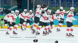 Hráčky Švajčiarska sa tešia z bronzovej medaily.