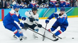 Lukáš Cingel (6) and Miloš Kelemen (11) a Teuvo Teräväinen (86) počas ZOH.