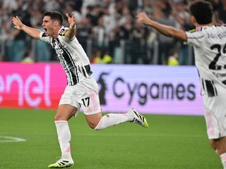 Vasilije Adžič oslavuje gól