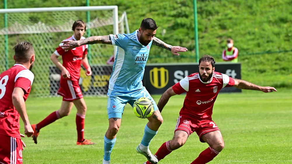 Slovan pohodlne postúpil do finále, druholigista nemal žiadnu šancu